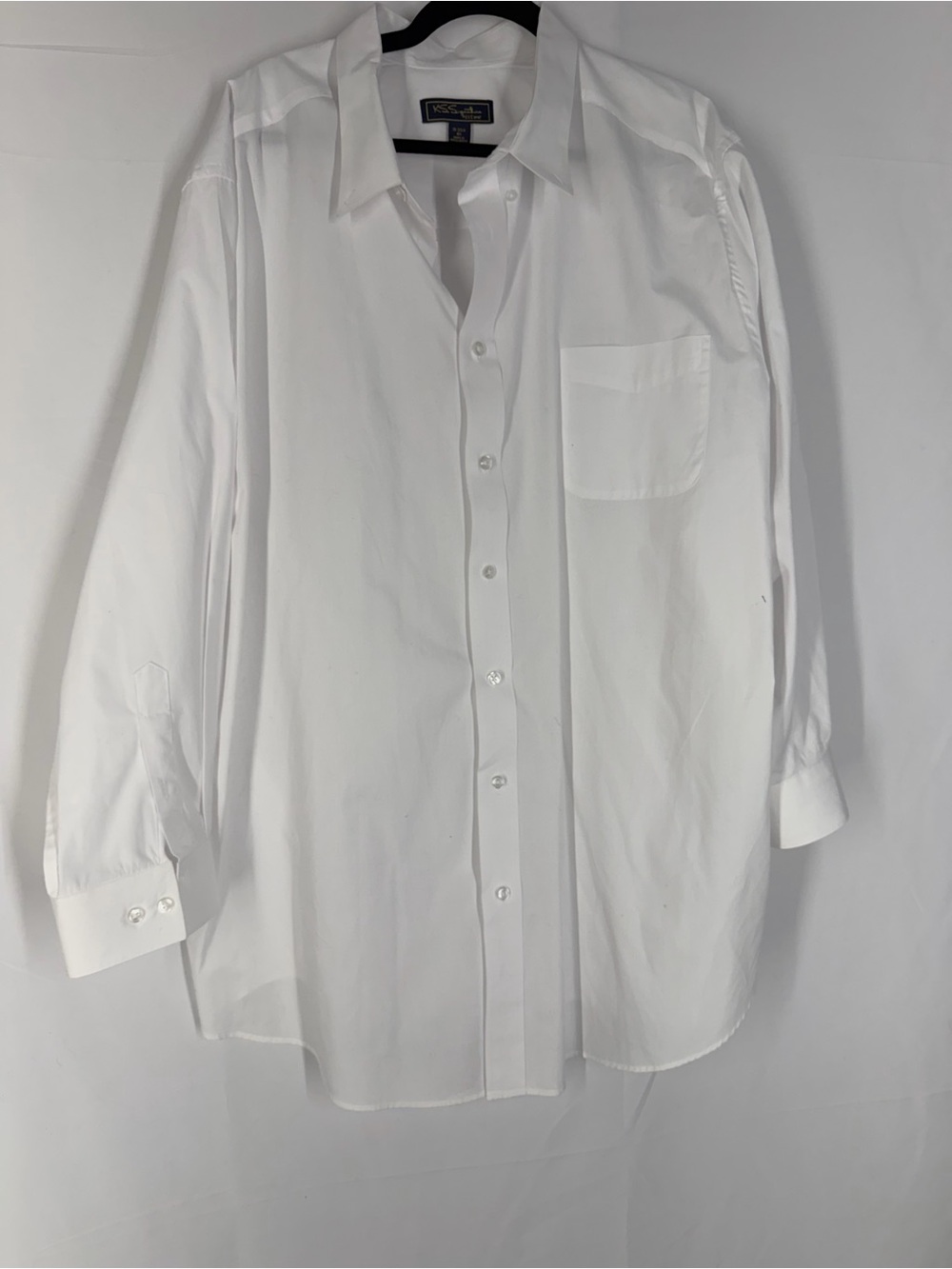 Signature Men's White Casual Button-Down Shirt with Chest Pocket‎